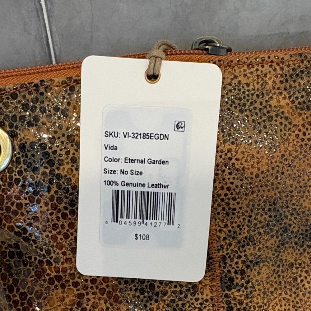 HOBO Textured Brown Wristlet Clutch -NEW! - Picture 2 of 5
